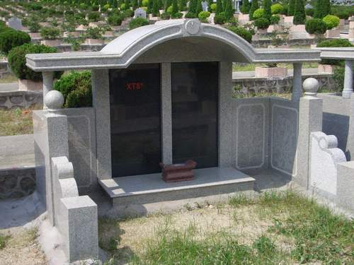 XT8号墓碑