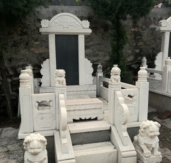 万年青龙凤碑白