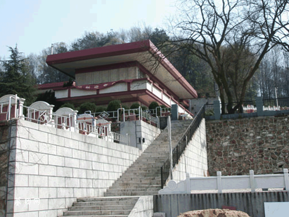 九峰山革命公墓-爱国主义教育基地