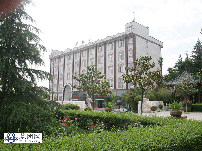 凤栖山人文纪念园